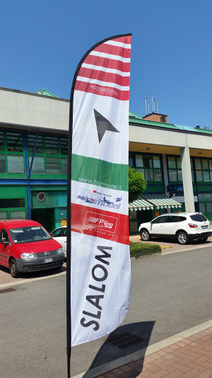 RACING FLAG SLALOM